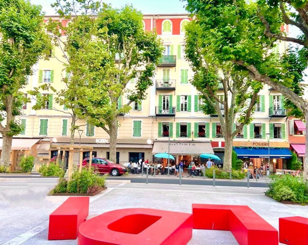 Place Grimaldi, Close To And Restaurants, With Balcony * Ницца